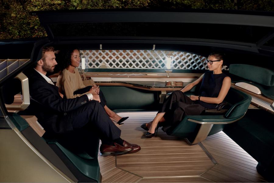 Интерьер Renault EZ-Ultimo 2018 года  (фото 8 из 32)